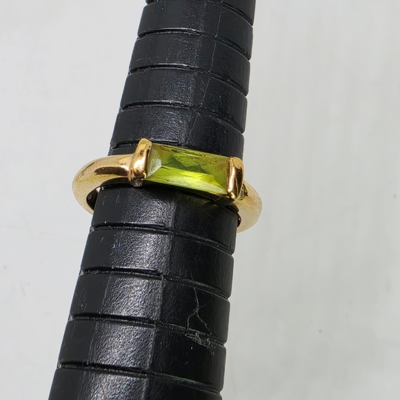 Vtg Avon East-West Baguette Cut Peridot Ring Minimalist Stacking Sz 6.75 Goldton - Picture 4 of 7